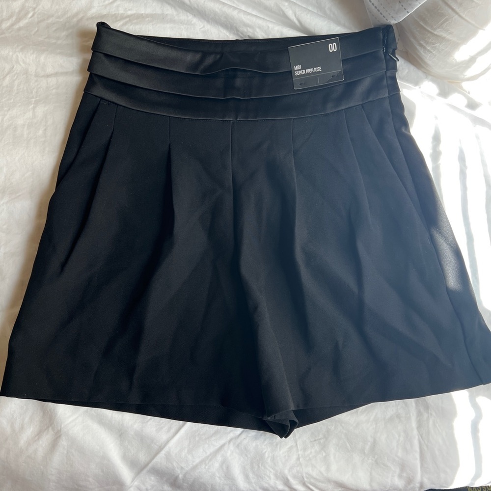 High waist midi shorts. Tuxedo waist . Brand new with tags. Black. size 00 - Picture 5 of 8